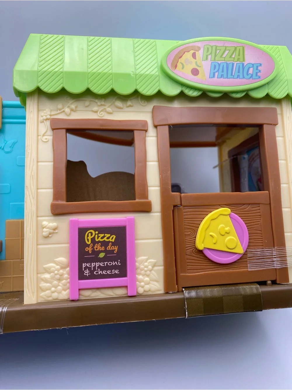 Li'l Woodzeez Post'n Pizza Shop Playset — Green & Pink